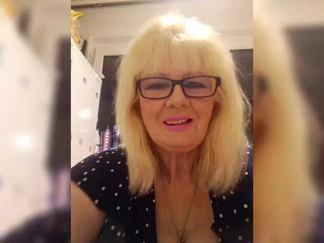 Freechat KASANDRABOLOSHKA on BongaCams