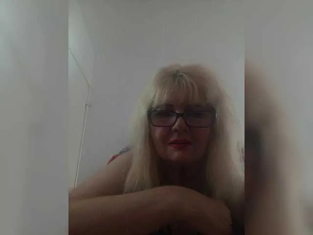 Freechat KASANDRABOLOSHKA on BongaCams