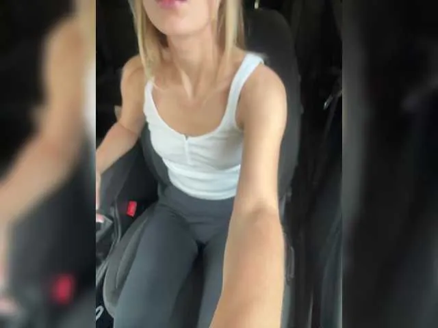 Offline RoxyJet on BongaCams