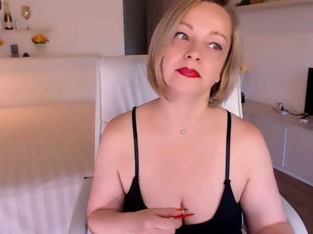 Tilly-Eliot on BongaCams