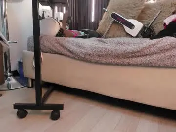 _rebecca1 — GOAL: Spanks Ass + Oil Ass  I will be yours and you mine, what are you waiting for to spend a moment of pleasure together #femdom #leggings   #pawg #pantyhose #mistress