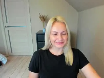 alicee__grace — Welcome to my room! #feet #mature #milf #natural #nonude