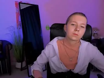 gloria_bubble — GOAL: flash boobs Gloria [179 tokens remaining] Welcome to my room!  #smalltits #tights #nonude #skinny #pvt #lovense