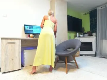 jaylynxxxx74 — Hello goal big squirt   #squirt #lovense #natural #bigass #anal [Tip in ascending order from 1 to 98. Next tip needed: 26]