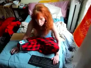 jenovakitty — i am not watching chat, cant see chat I CANT SEE ANYONE TALKING.