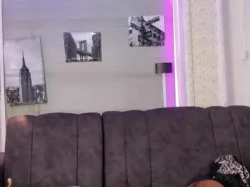 mia_fowler7 — GOAL: play pussy [117 tokens remaining] Welcome to my room guys! #findom #latina #squirt #new #18