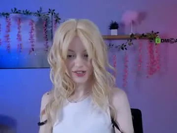 mia_starrr_ on Chaturbate