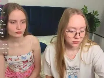 nanami_v02 — KISSING [165 tokens left] #bigboobs #teen #lovense #natural #lesbian