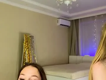 queenelia on Chaturbate 