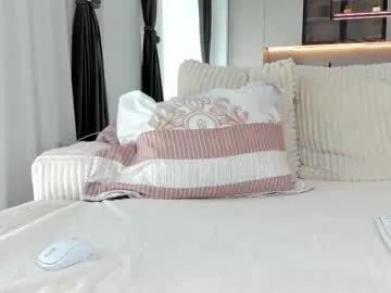 Freechat saradiamond01 on Chaturbate