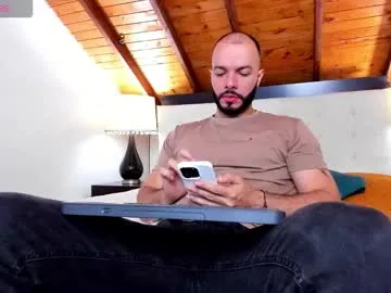tom_bailey_ — My goal is to take you to the maximum pleasure, we explode together [1550 tokens left] #beard #smoke #cashmaster #lovense #master