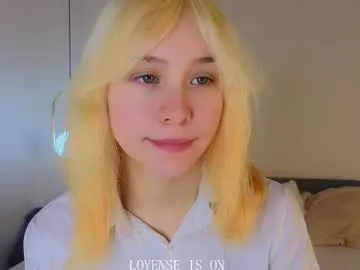 wanettabal — GOAL: Ride on a pillow Hello everyone! My name is Michelle! I will be glad to receive your support with a thumbs up! <3 #Shy #skinny #new #young #big breasts [20 tokens remaining]