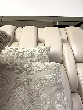 ALISSON_FOXXX1 on StripChat