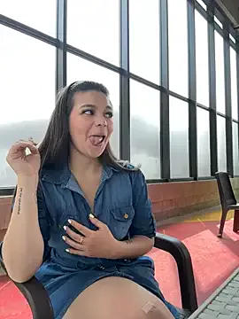 Alyshanon18 on StripChat