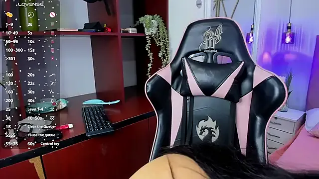 amy-thomson1 — spanks very hard