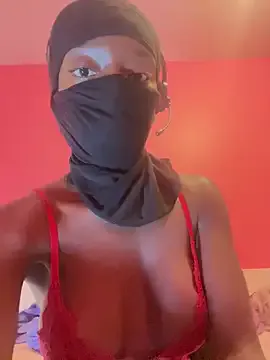 Bella_Binta — 3 doigts dans la chatte