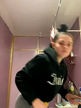 Camwithchlox — Tits out