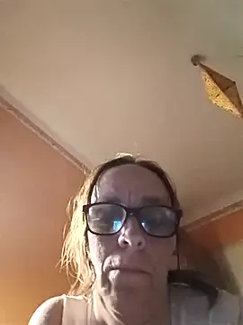 Dettybitch40 on StripChat 