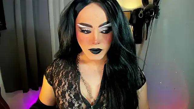 DominaAurumXXX on StripChat