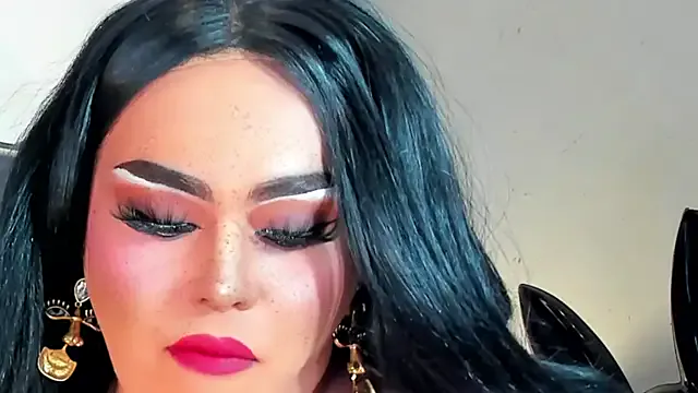 DominaAurumXXX on StripChat