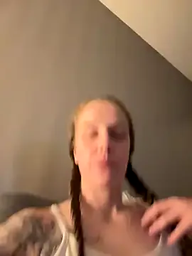 EmmieMaexox — Rub and spit on boobs