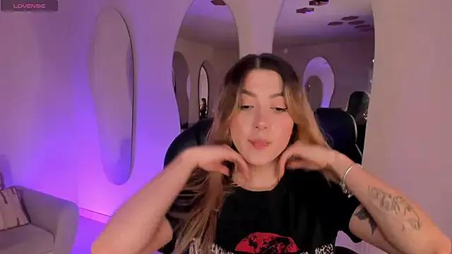 EveBensonX on StripChat 
