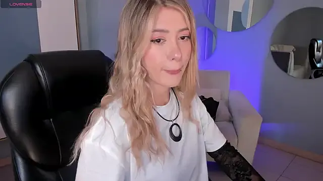 EveBensonX on StripChat 
