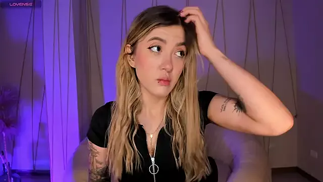 EveBensonX on StripChat 