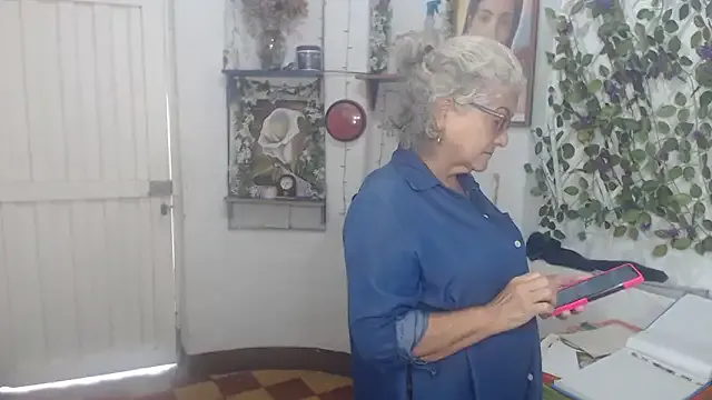 FunnyGrandma — Freechat on StripChat