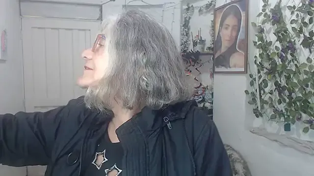 FunnyGrandma — Freechat on StripChat