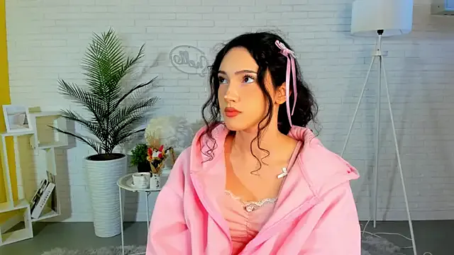 GenevaArton on StripChat 