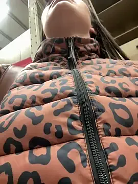 Isabella21_ on StripChat