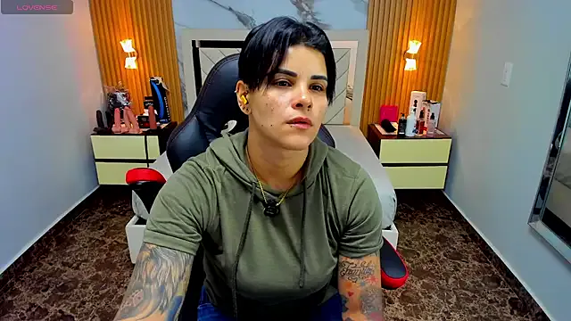 KAROLLJONES1 on StripChat