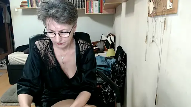 katemodel — naked dancing !