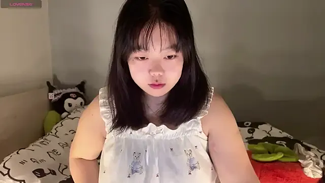 Kittenfishing — Shake the breasts close to the body