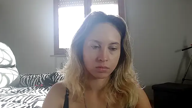 L_Sofia — Vaccum figa + pussy play