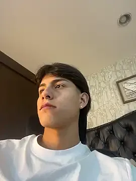 Lander_Cruz on StripChat