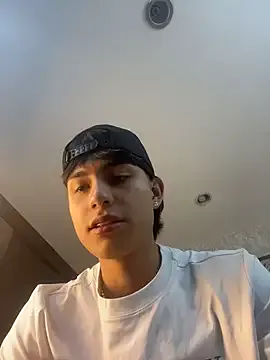 Lander_Cruz on StripChat