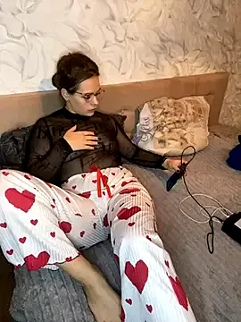 Lipsihot — Bare breasts throughout the broadcast