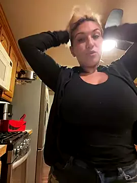 LittleMissEeve on StripChat 