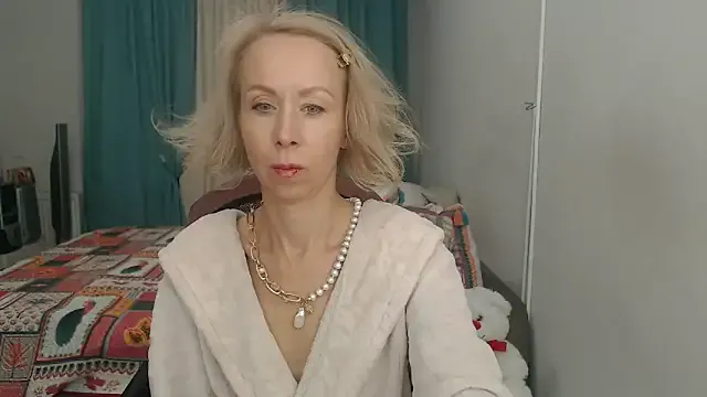 LuxuryNika on StripChat 