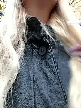 Milkyy_wway — Show PANTIES colour on public
