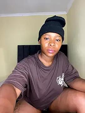 MiyaXo2 on StripChat