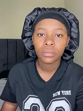 MiyaXo2 — Freechat on StripChat