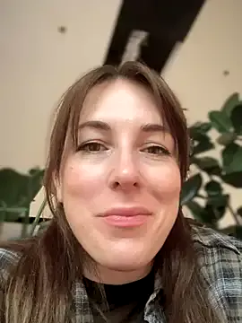 MommmyYummy — Make mommy wet in public 