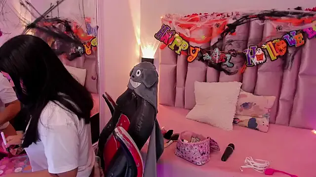 NikyBrookss — Play with my tight pussy! 4 fingers