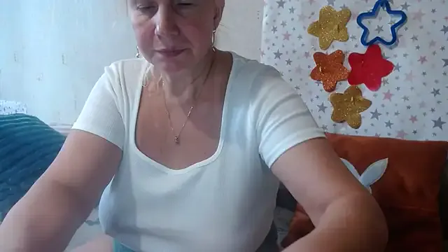 QueenLana — Topless..