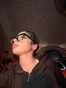 Queentaraf999 — CUM /NAKED/PUSSY PLAY