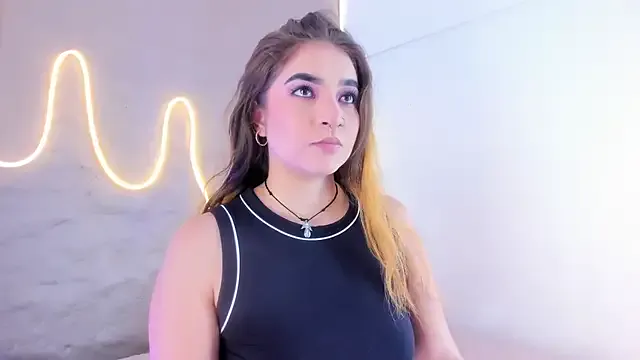 Shanntal_ on StripChat