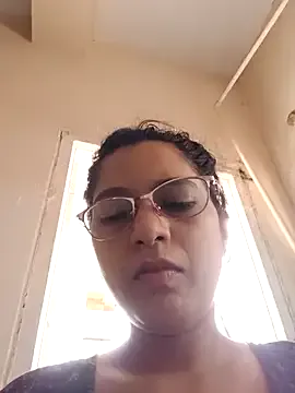 thanusi_2 — Private on StripChat